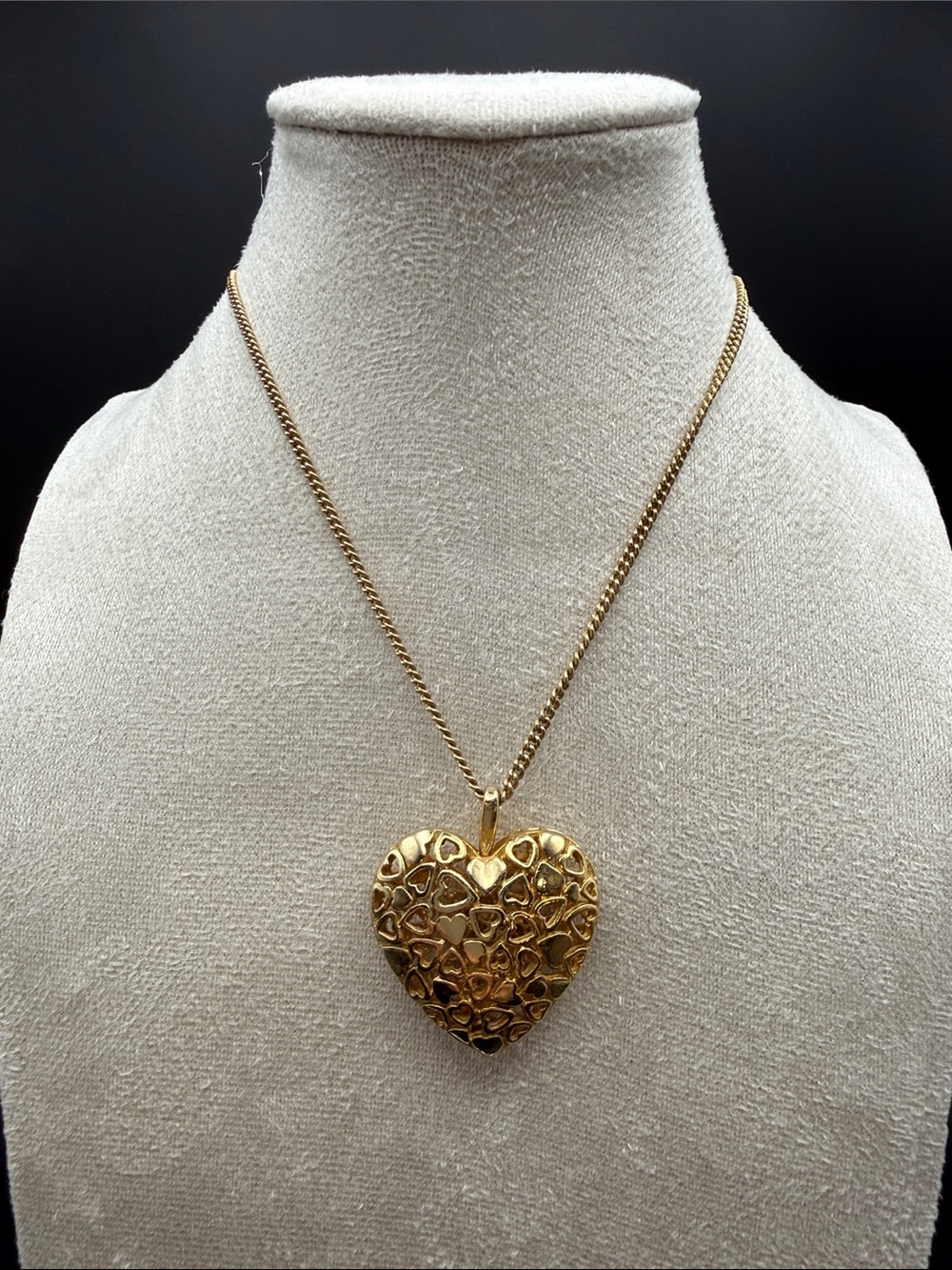 Vintage Avon SP Gold Tone Puffy Heart Pendant Necklace 22” adjustable